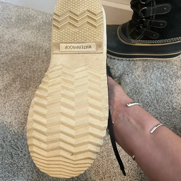 Sorel Joan Van Artic Faux Fur Boot - Size 6 - Picture 3 of 4